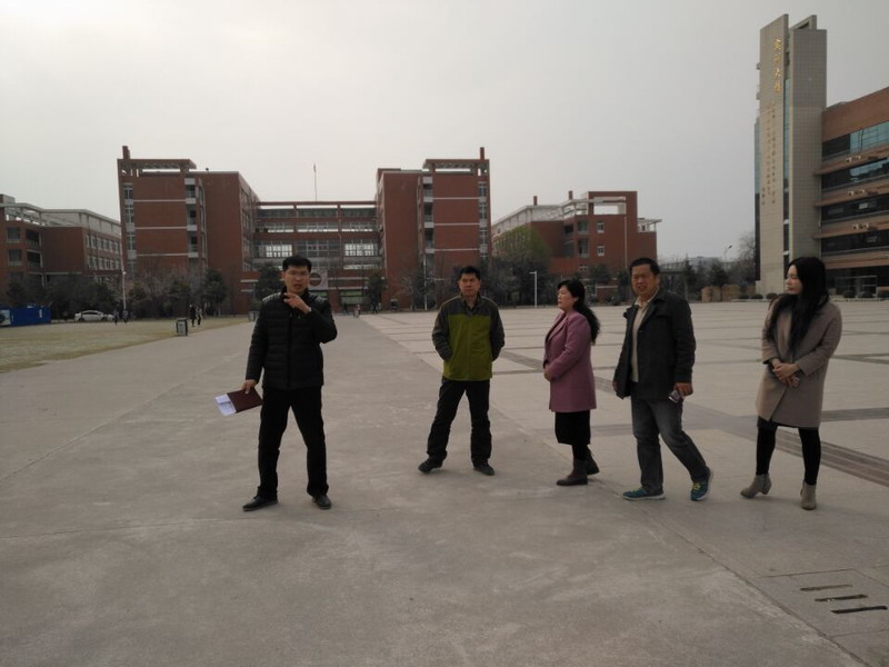 实训大楼广场卫生检查.jpg