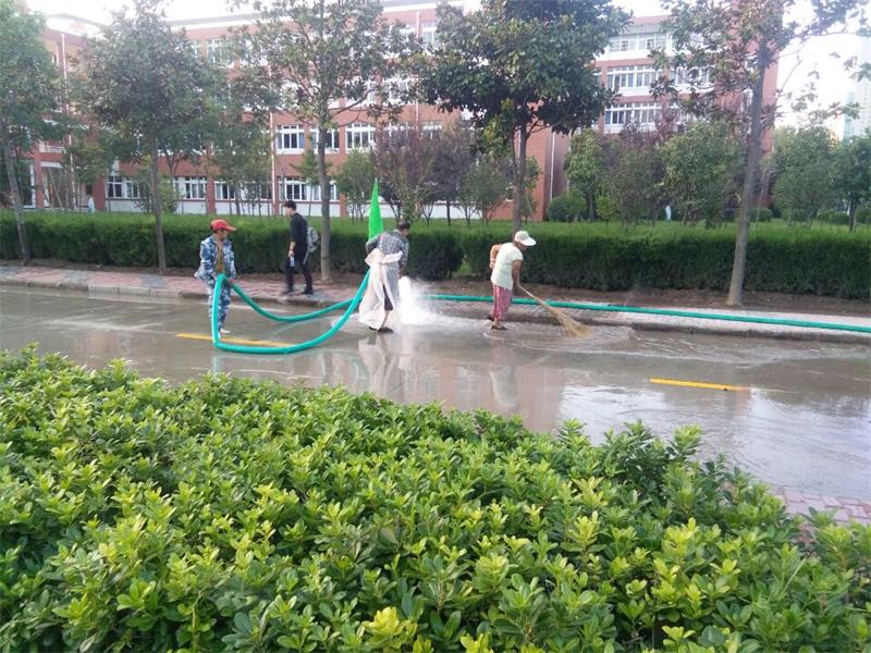 冲洗路面.jpg