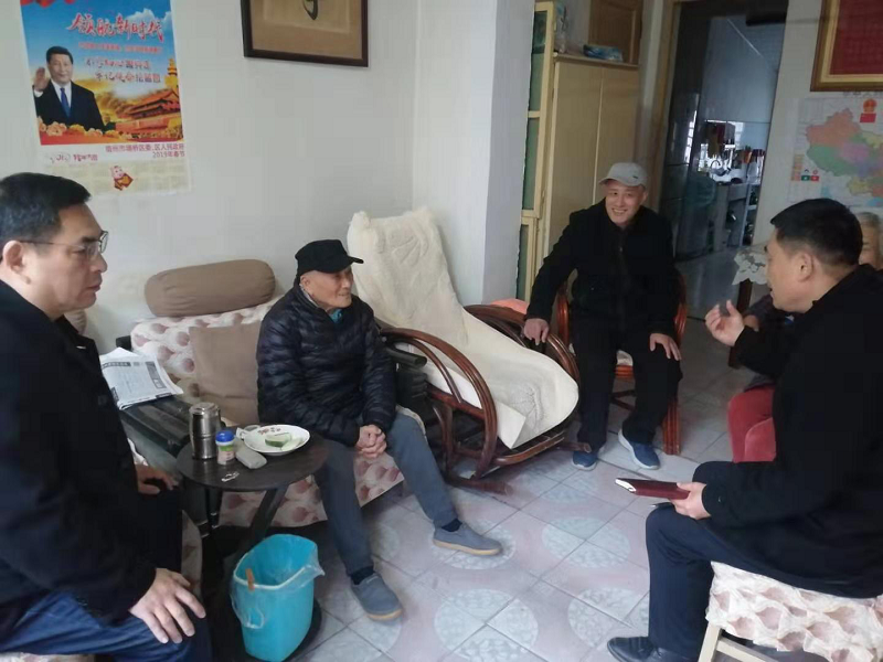 走访王玮父亲2.png