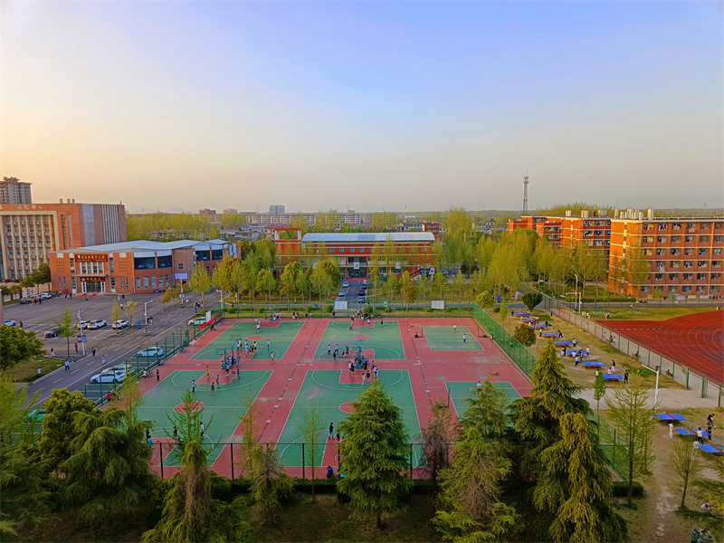 篮球场地.jpg